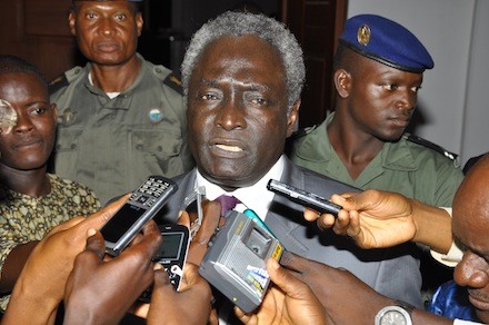 Le président de la Cour suprême au micro des Hommes de média